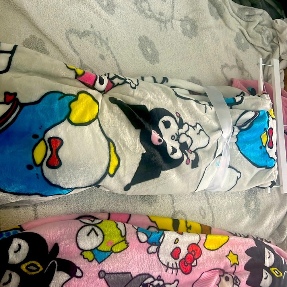 HELLO KITTY BLANKETS BUNDLE 2  for 60$